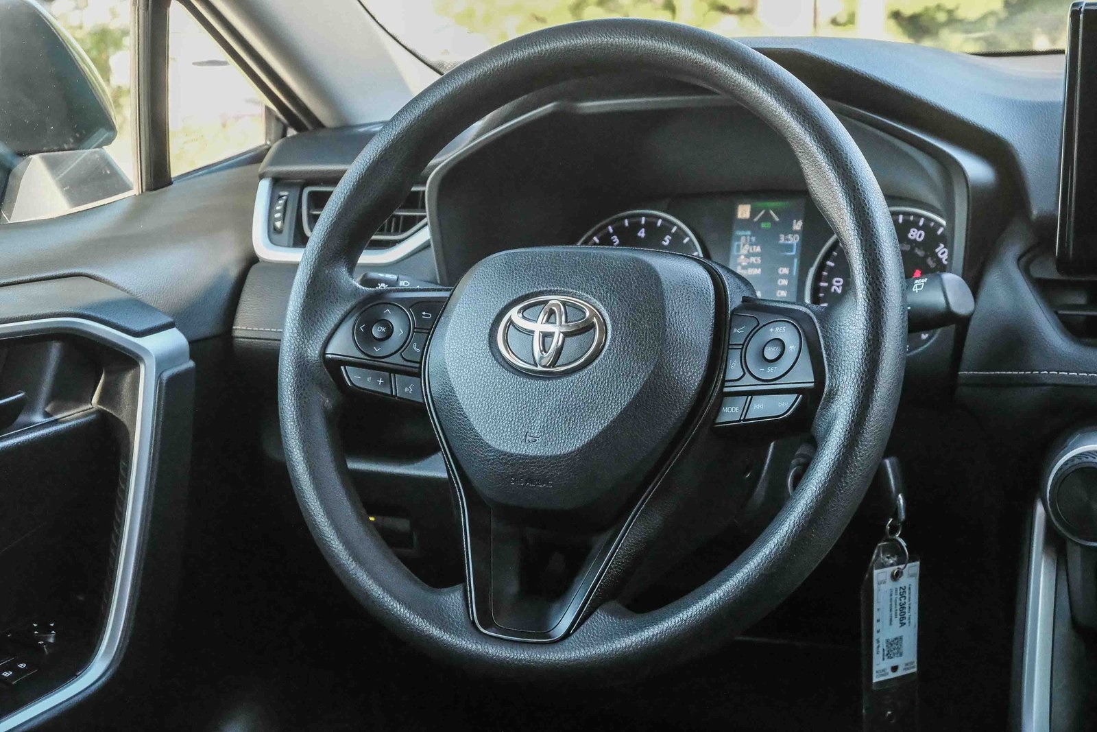 2022 Toyota RAV4 LE photo 14