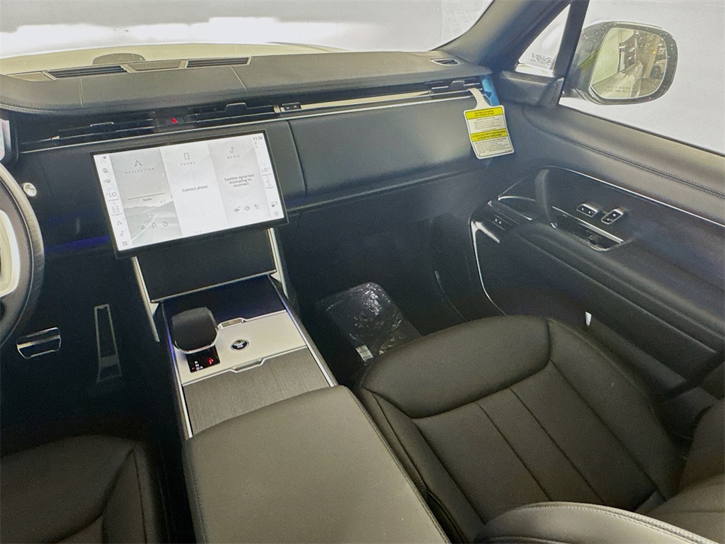2025 Land Rover Range Rover SE photo 18