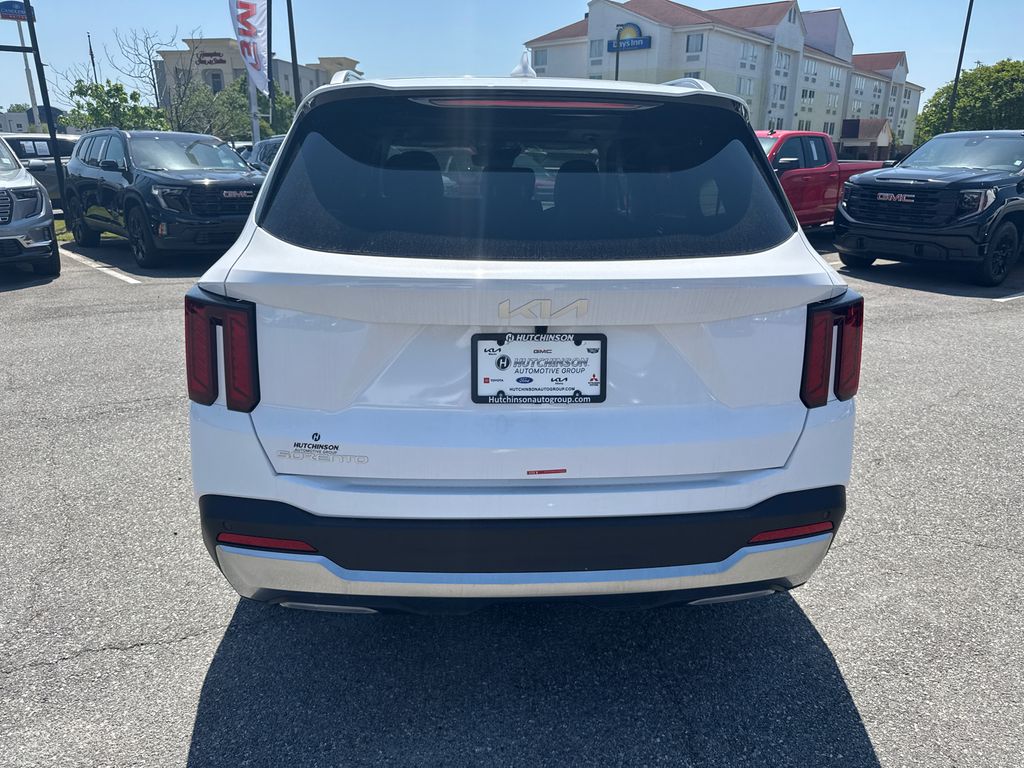2025 Kia Sorento S photo 4