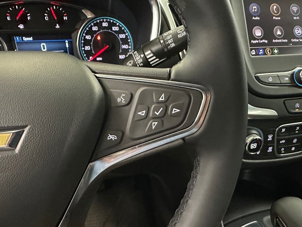 2024 Chevrolet Equinox LT photo 2