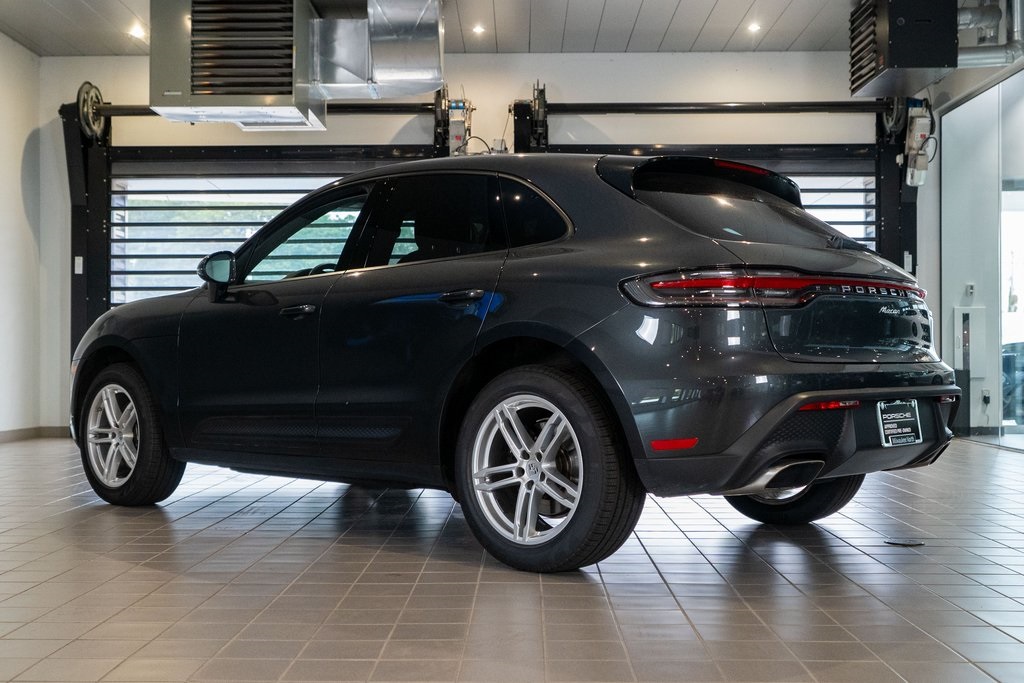 2022 Porsche Macan Base photo 3
