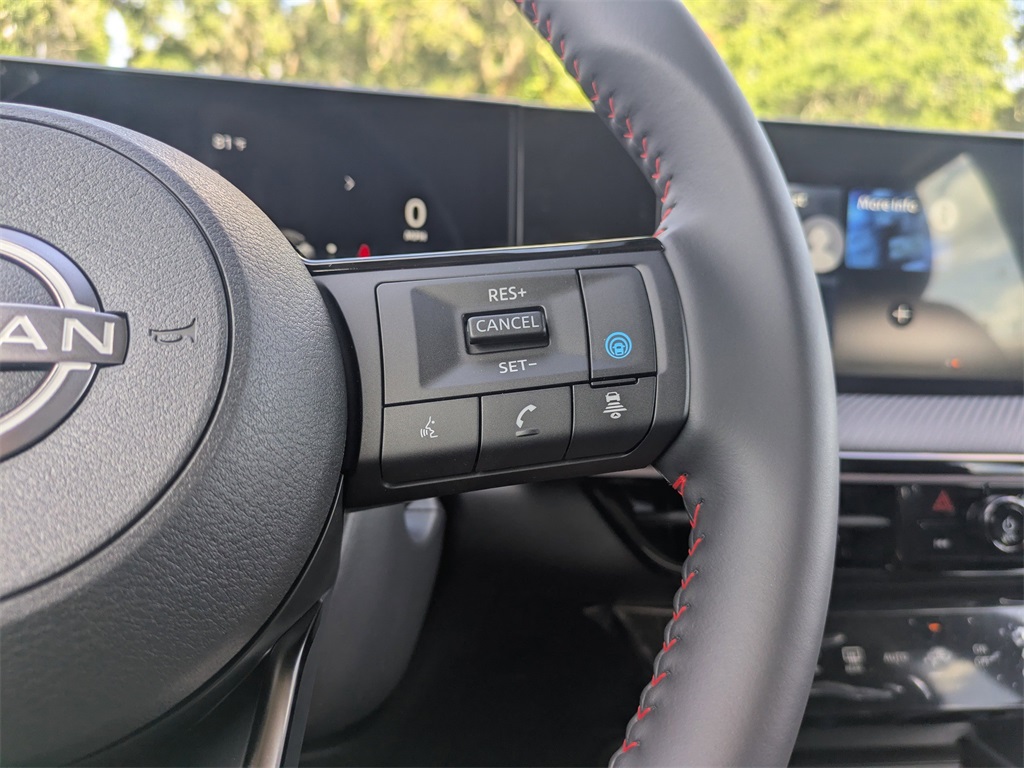2025 Nissan Kicks SR photo 28