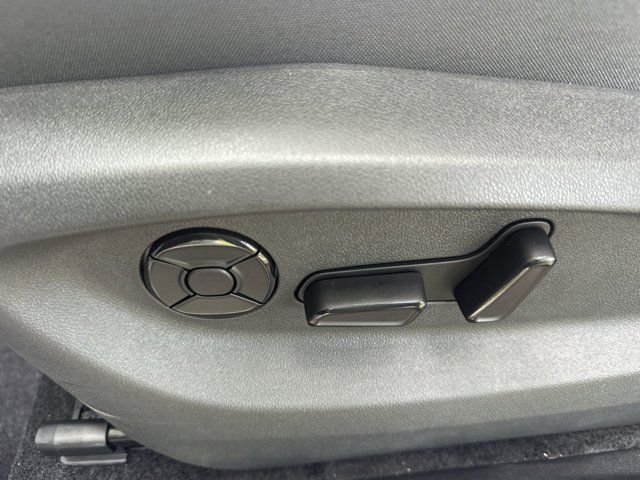 2025 Volkswagen Tiguan SE photo 4