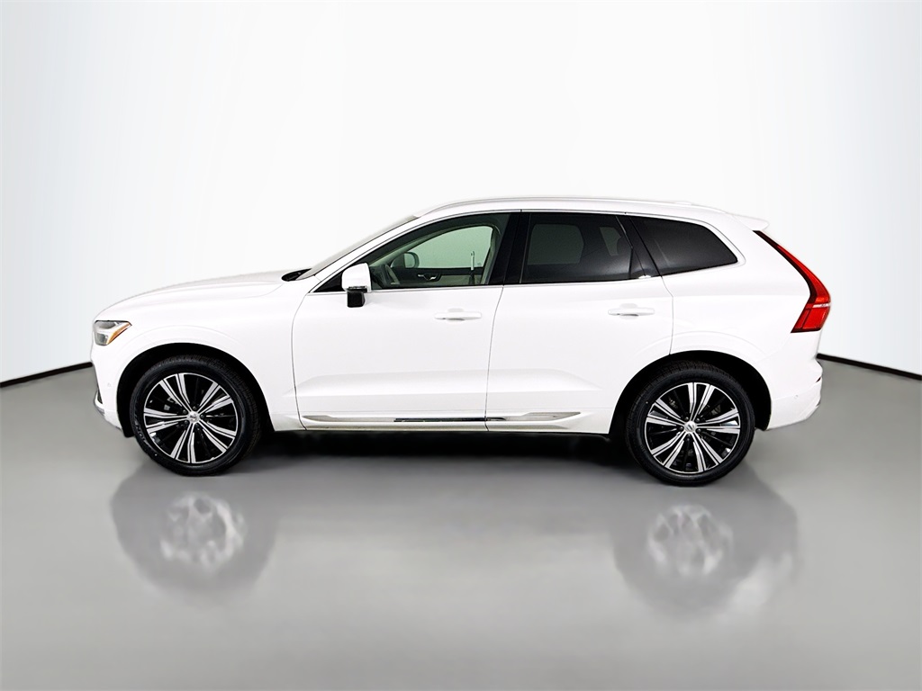 2023 Volvo XC60 B5 Plus photo 2