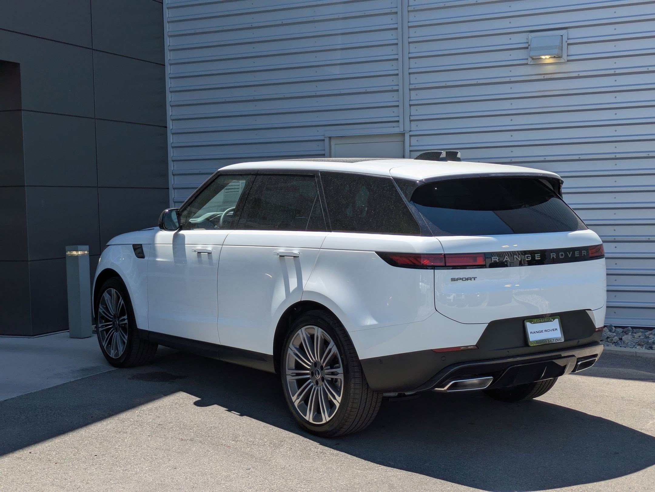 2025 Land Rover Range Rover Sport SE photo 3