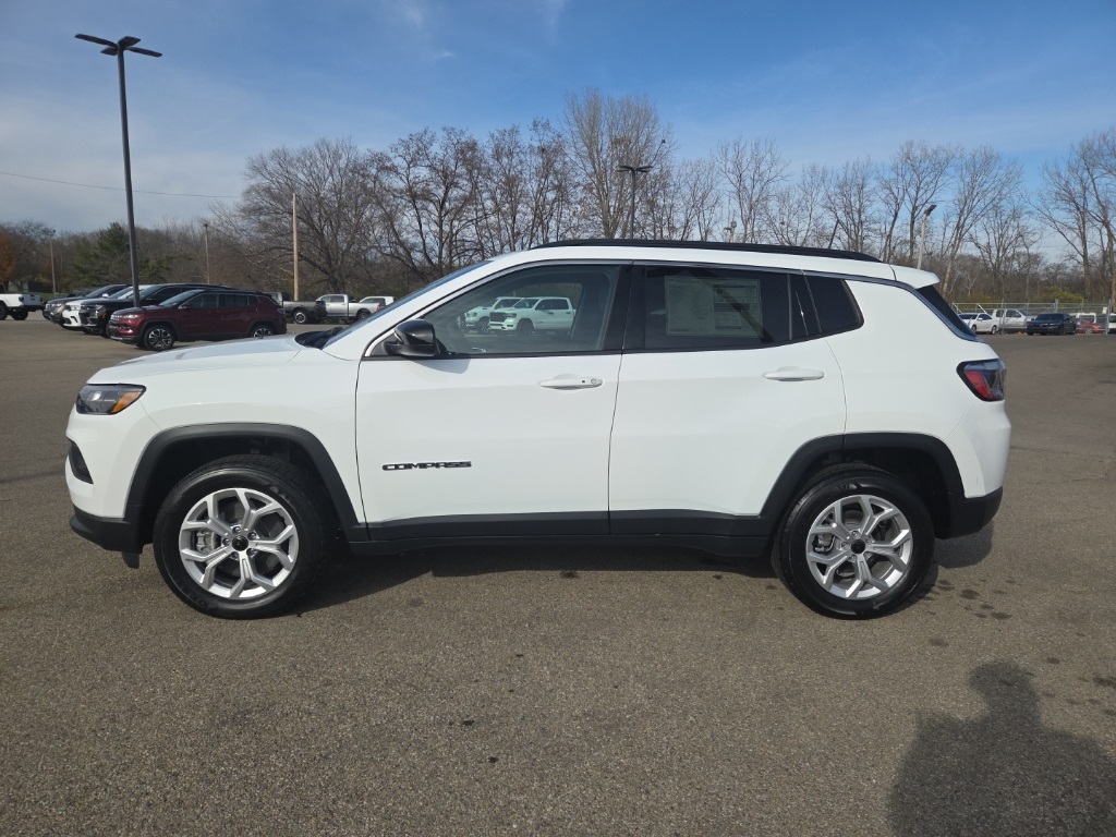 2026 Jeep Compass Latitude photo 4