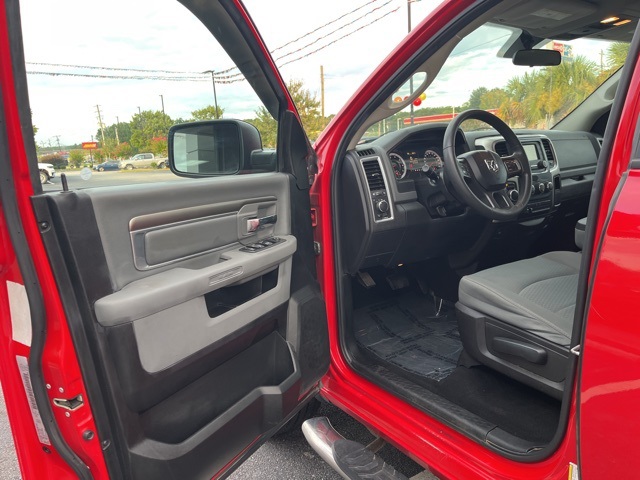 2019 Ram 1500 Classic SLT photo 3