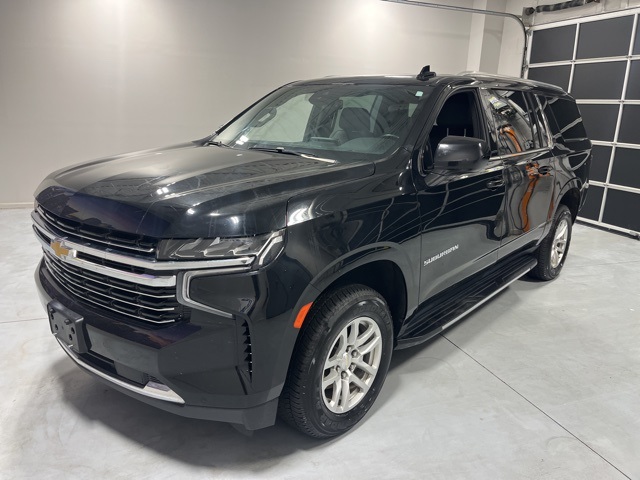 2023 Chevrolet Suburban LT photo 3
