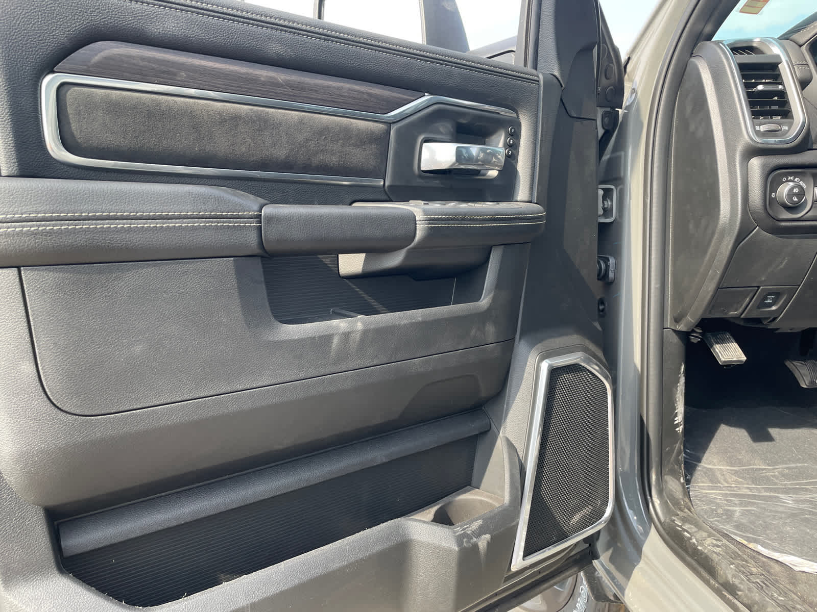 2026 Ram 2500 Laramie photo 18