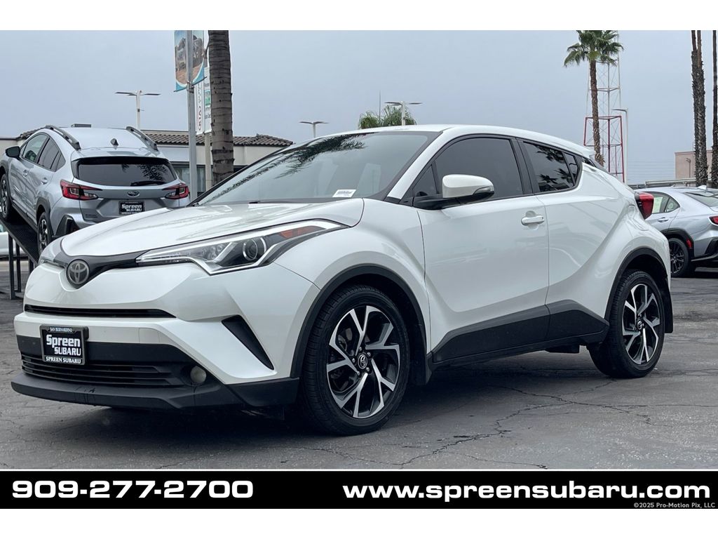 2018 Toyota C-HR XLE Premium's photo