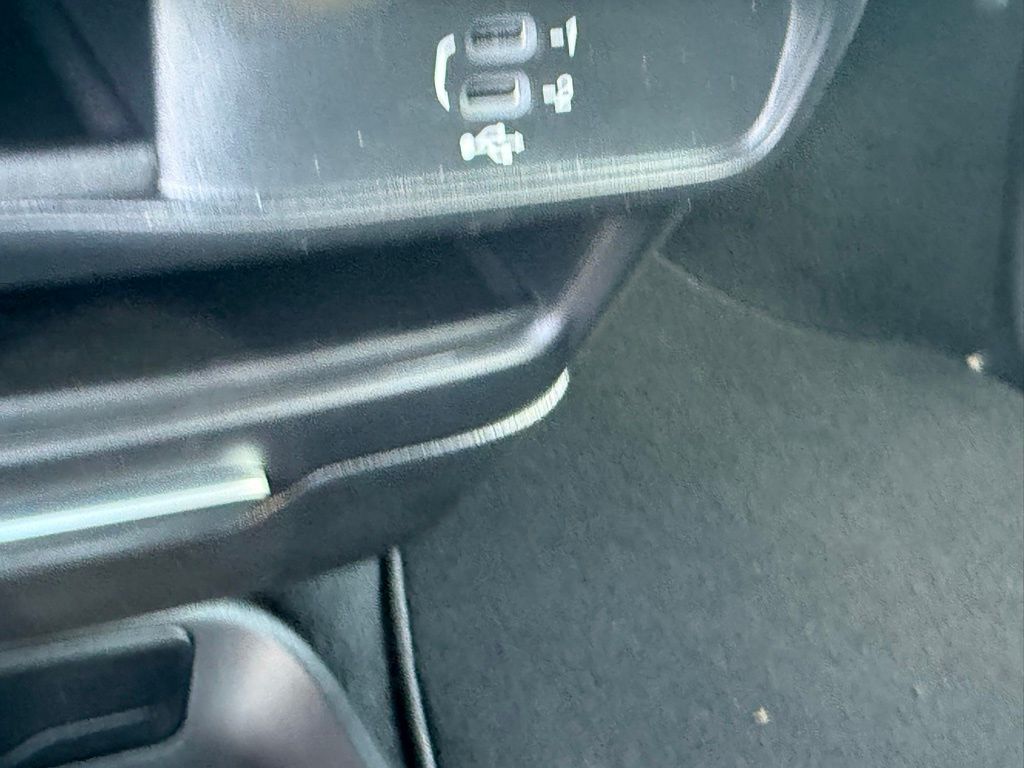 2026 Chrysler Pacifica photo 10