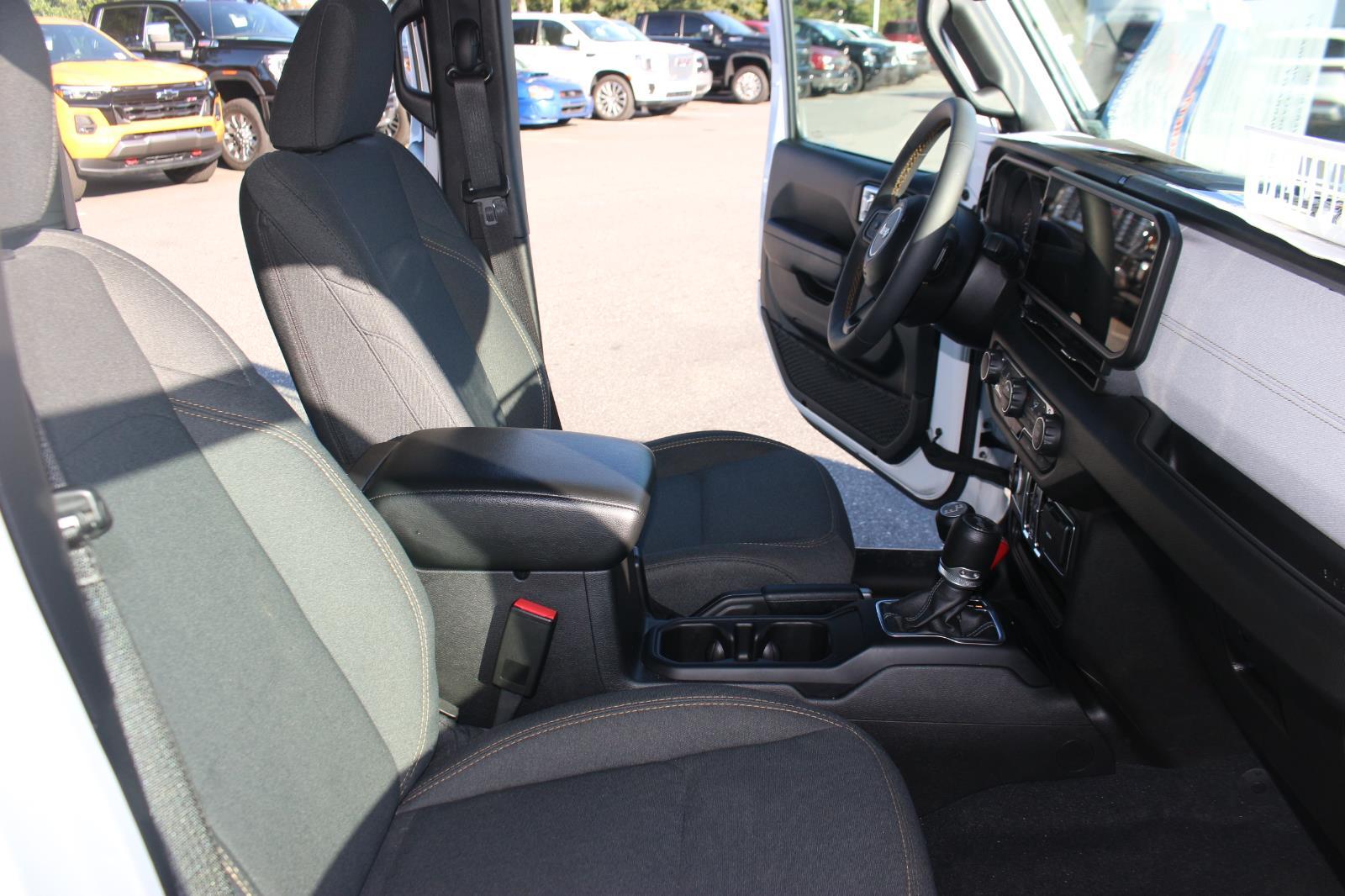 2024 Jeep Wrangler Sport S photo 28