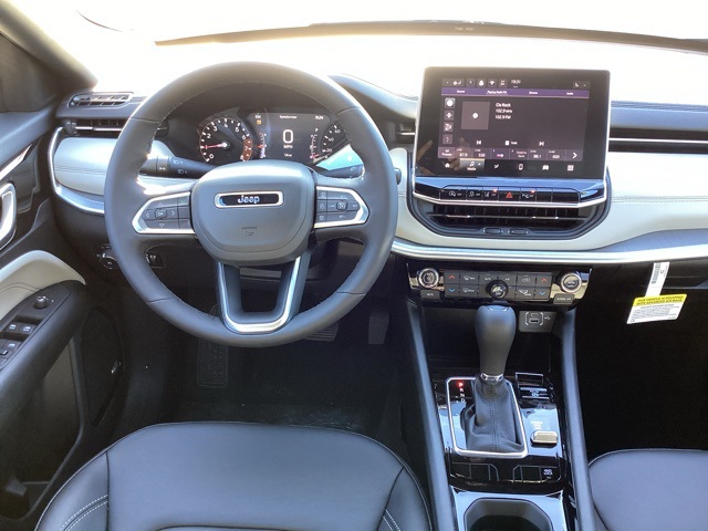 2025 Jeep Compass Limited photo 8