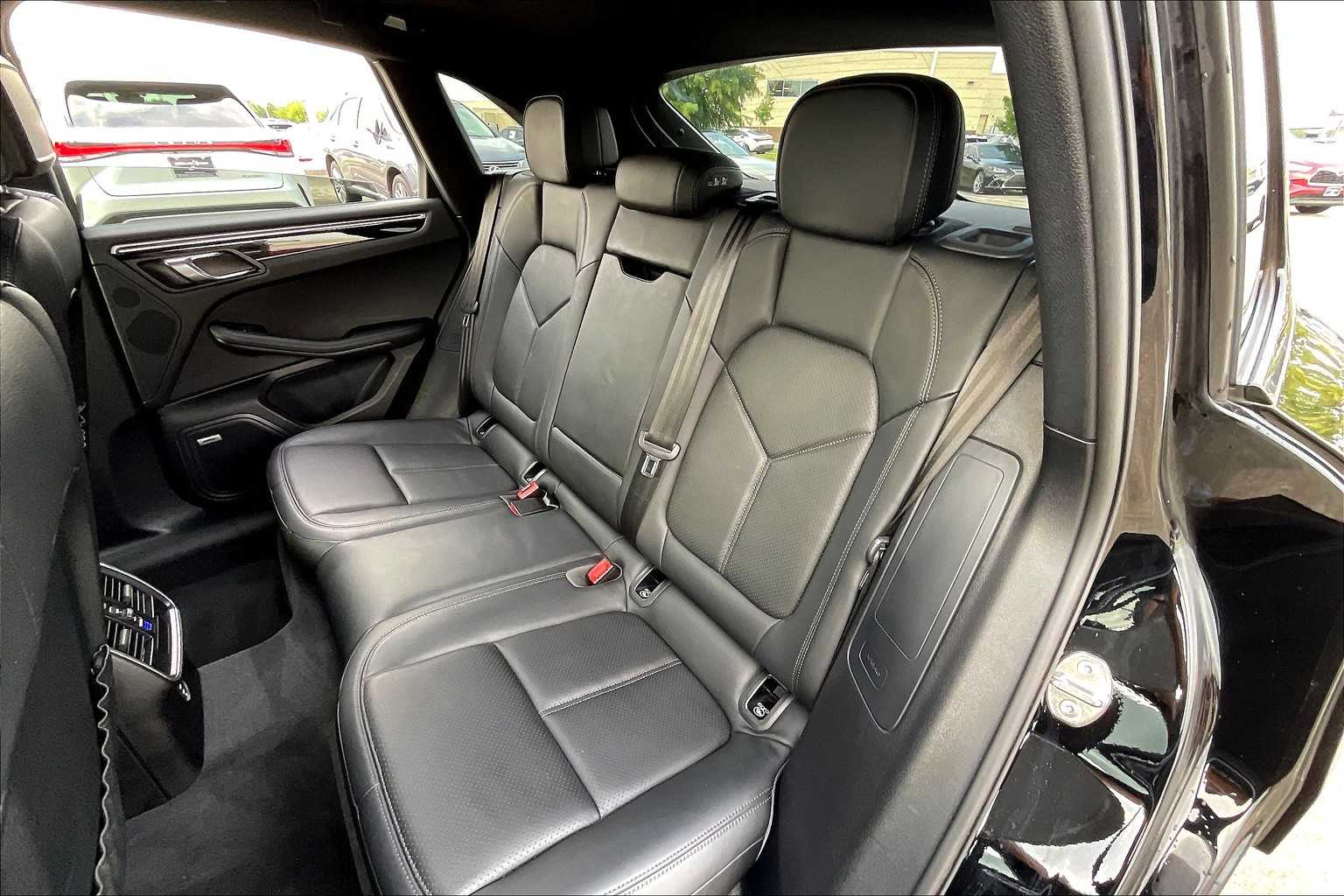 2021 Porsche Macan S photo 18