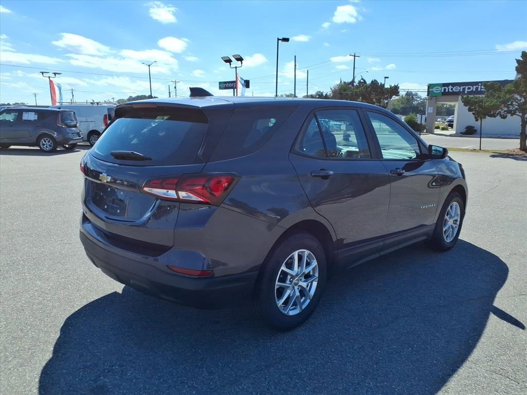 2022 Chevrolet Equinox LS photo 4
