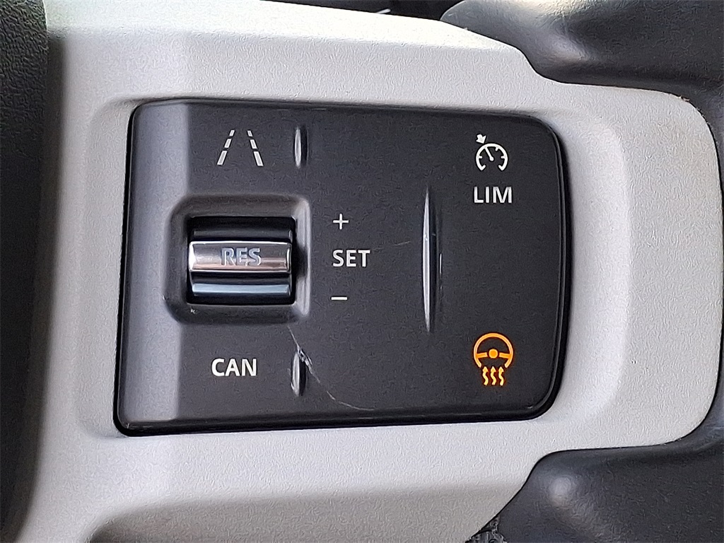 2023 Land Rover Defender 110 SE photo 13