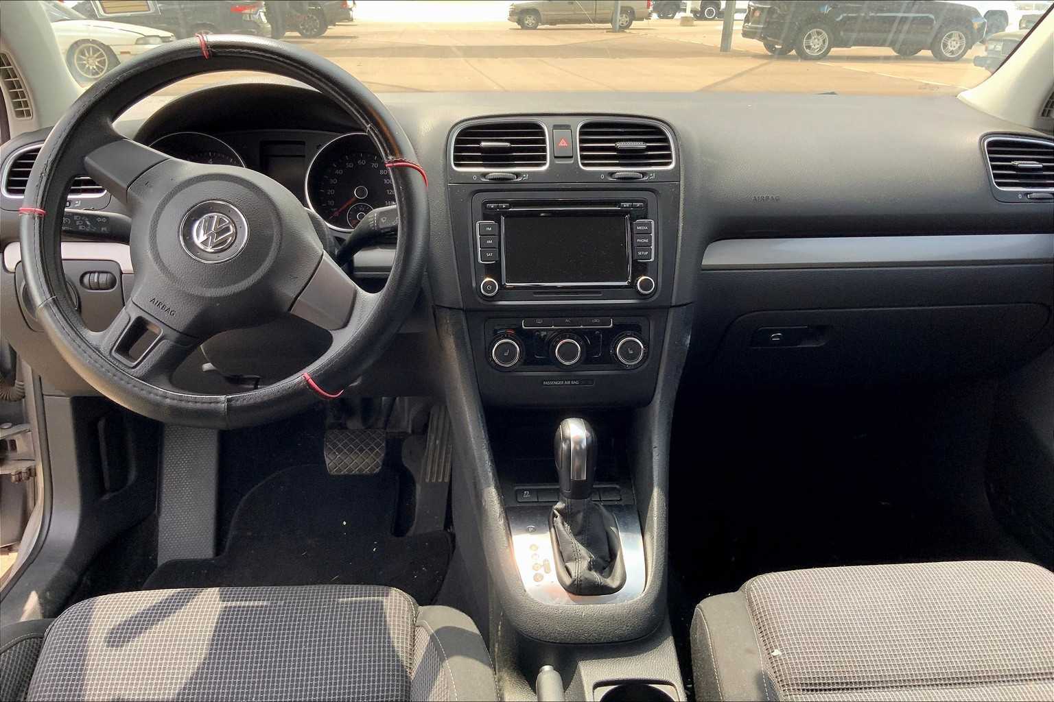 2012 Volkswagen Golf photo 22