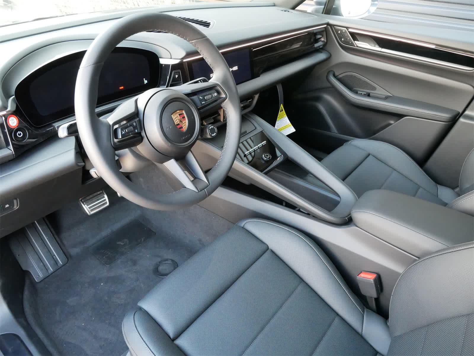 2025 Porsche Macan Electric photo 4