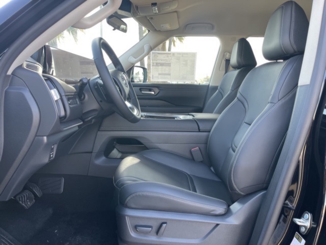 2025 Nissan Armada SV photo 13