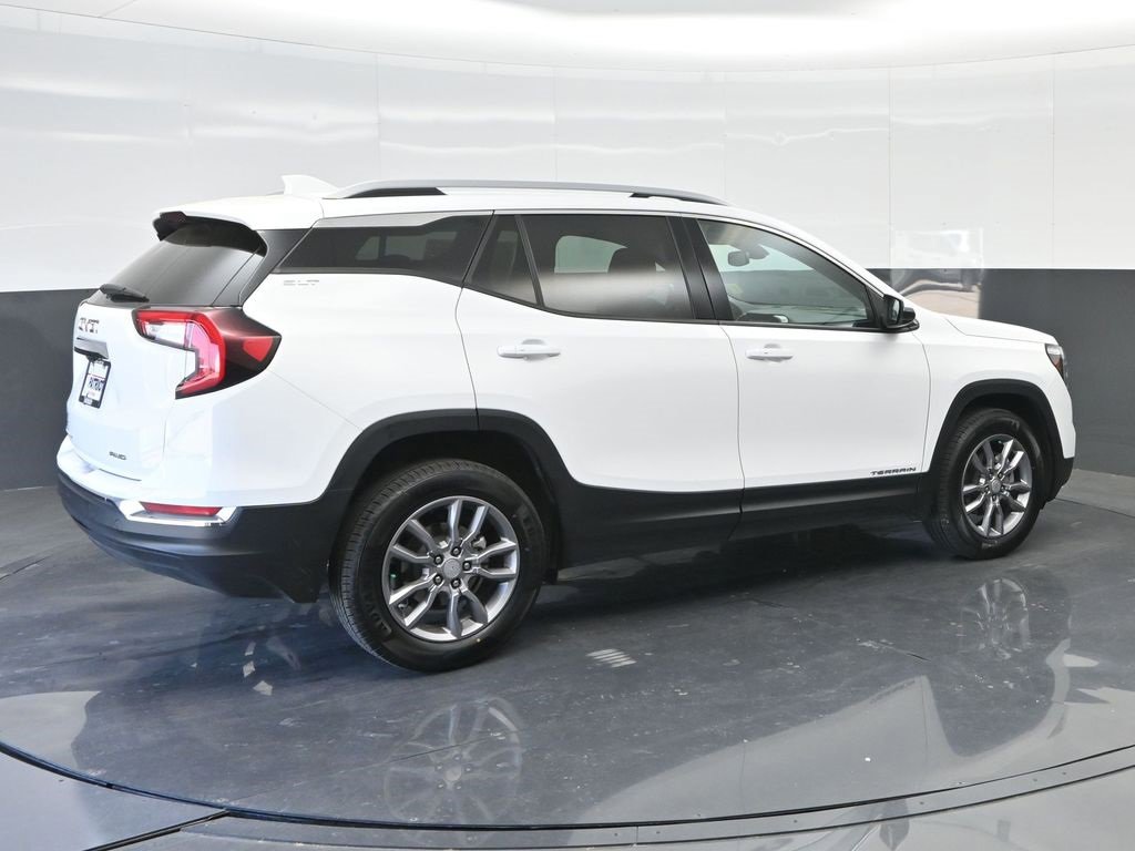 2024 Gmc Terrain SLT photo 2