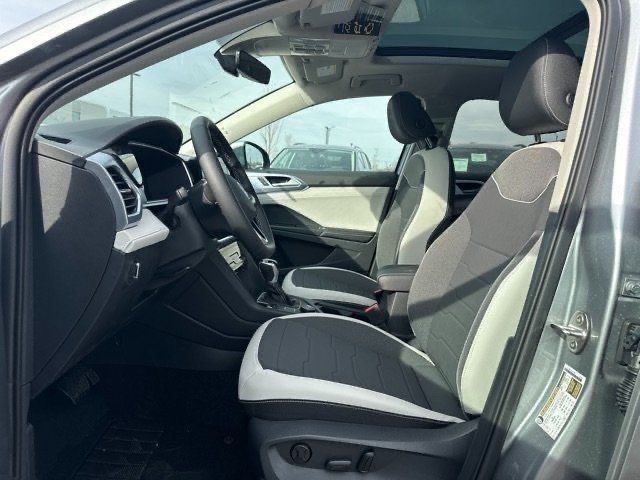 2025 Volkswagen Taos SE photo 16