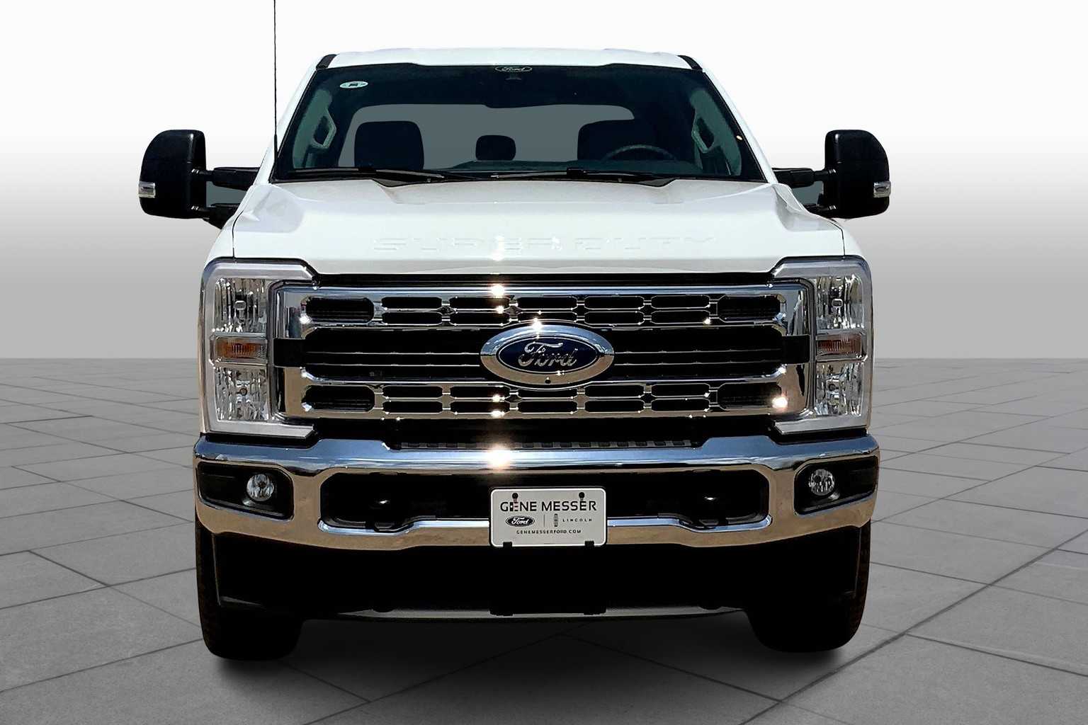2025 Ford F-250 XLT photo 3