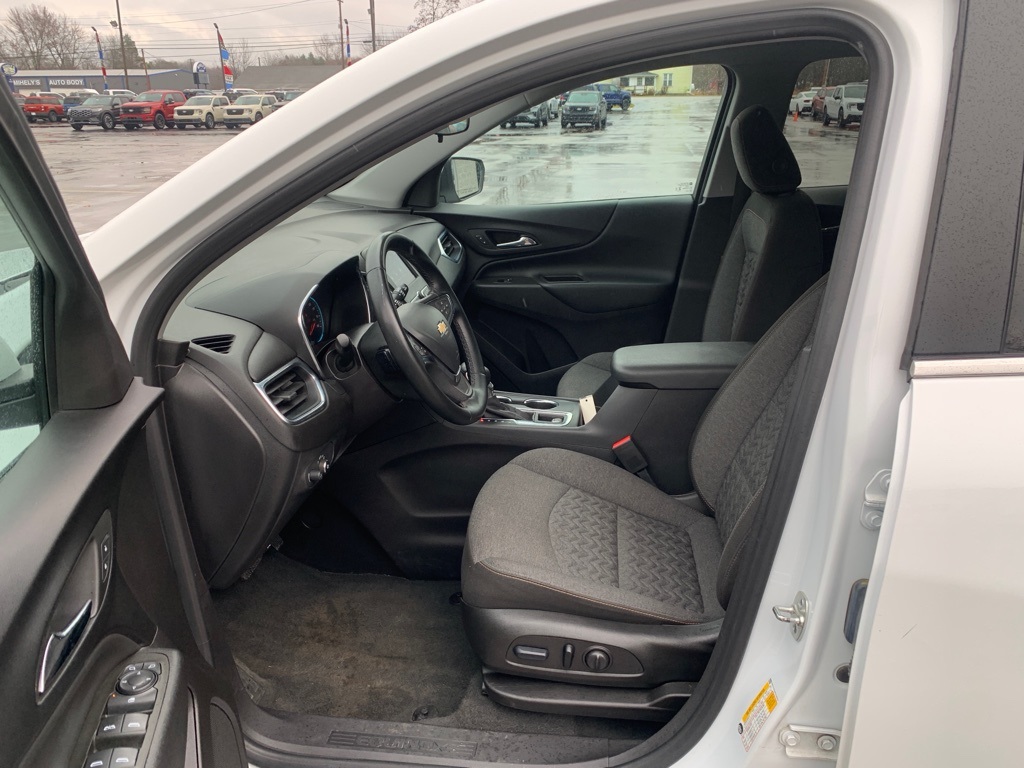 2024 Chevrolet Equinox LT photo 4