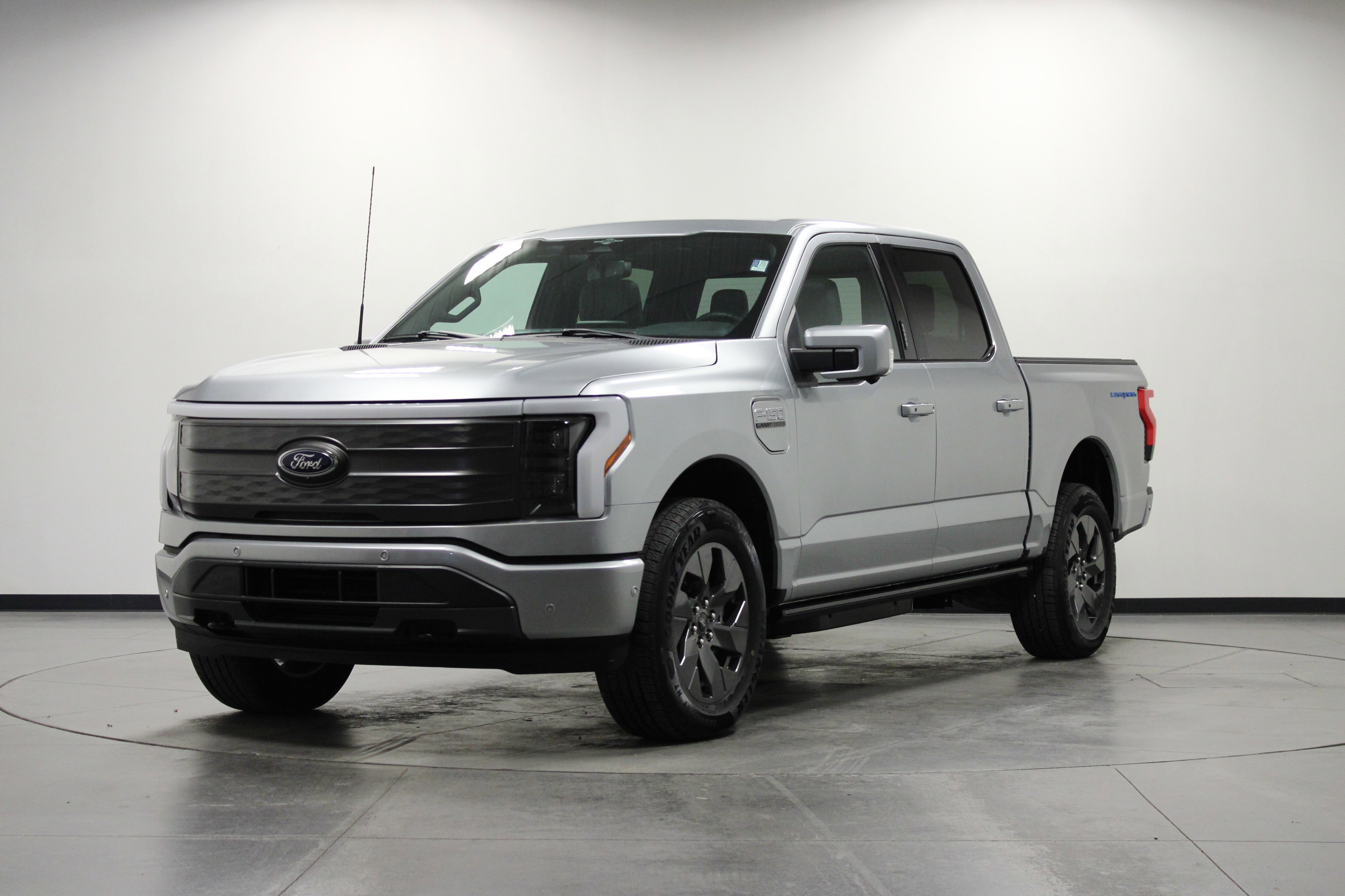 2023 Ford F-150 Lightning Lariat photo 7