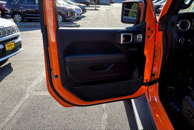 2025 Jeep Wrangler Sahara photo 19