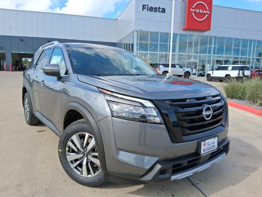 2025 Nissan Pathfinder SL's photo