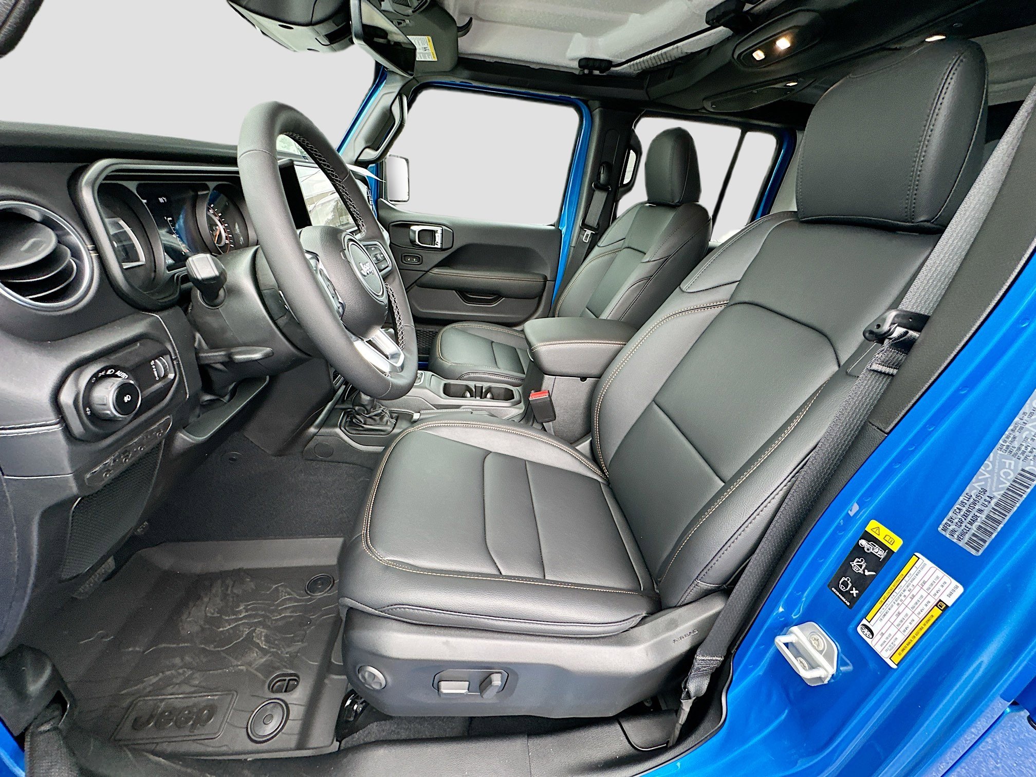 2025 Jeep Wrangler Sahara photo 13