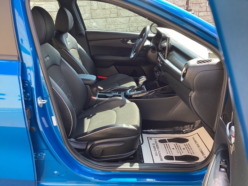 2022 Kia Forte GT-Line photo 17