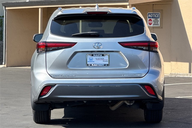 2022 Toyota Highlander Limited photo 4