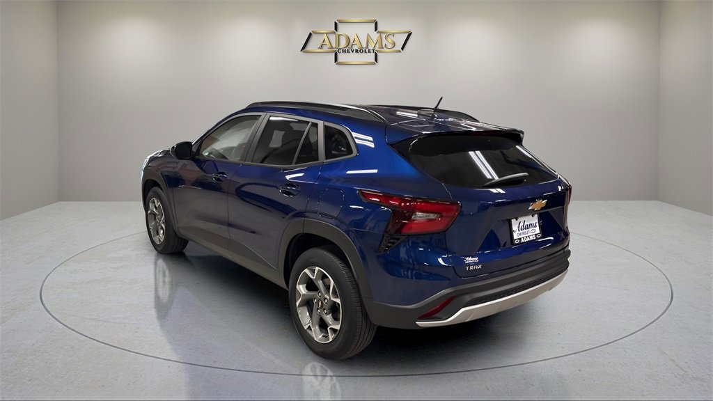 2024 Chevrolet Trax LT photo 3