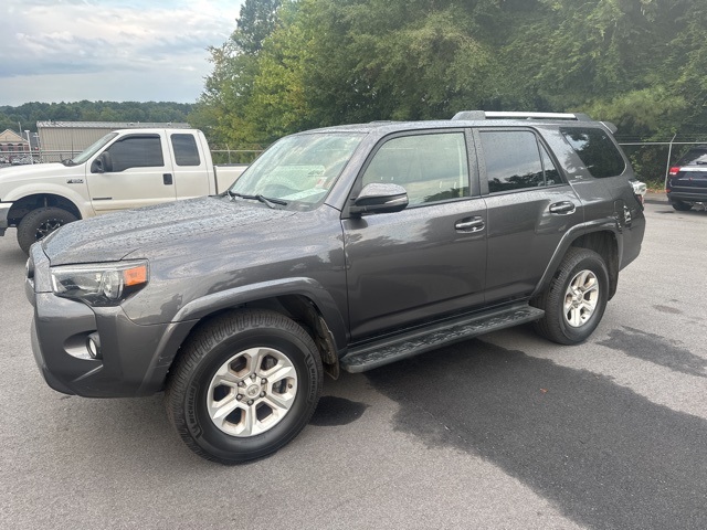 2019 Toyota 4Runner SR5 photo 2