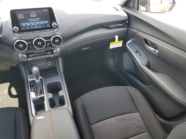 2025 Nissan Sentra SR photo 8