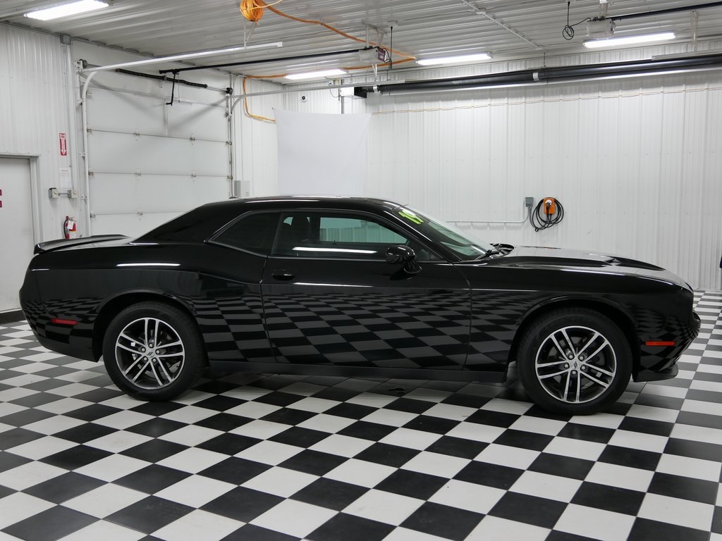 Used 2019 Dodge Challenger SXT with VIN 2C3CDZGG5KH624209 for sale in Rochester, Minnesota
