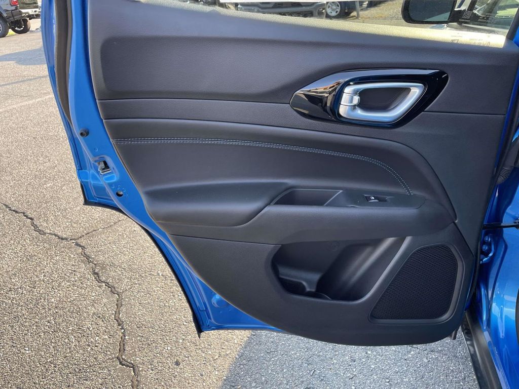 2025 Jeep Compass Latitude photo 18