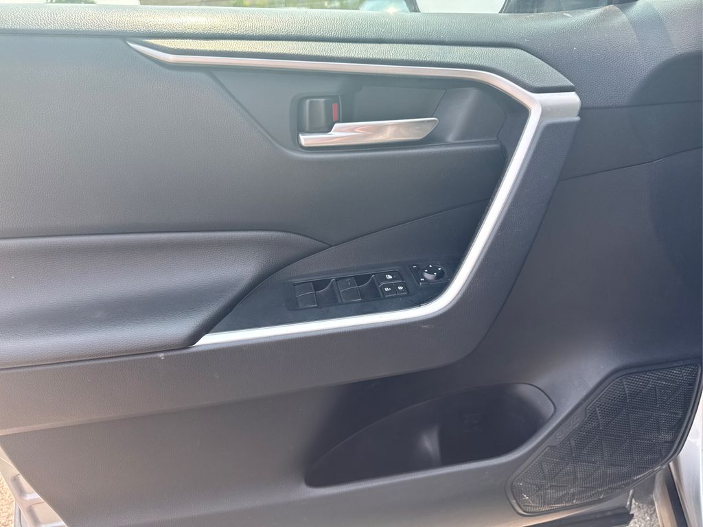 2019 Toyota RAV4 XLE photo 25