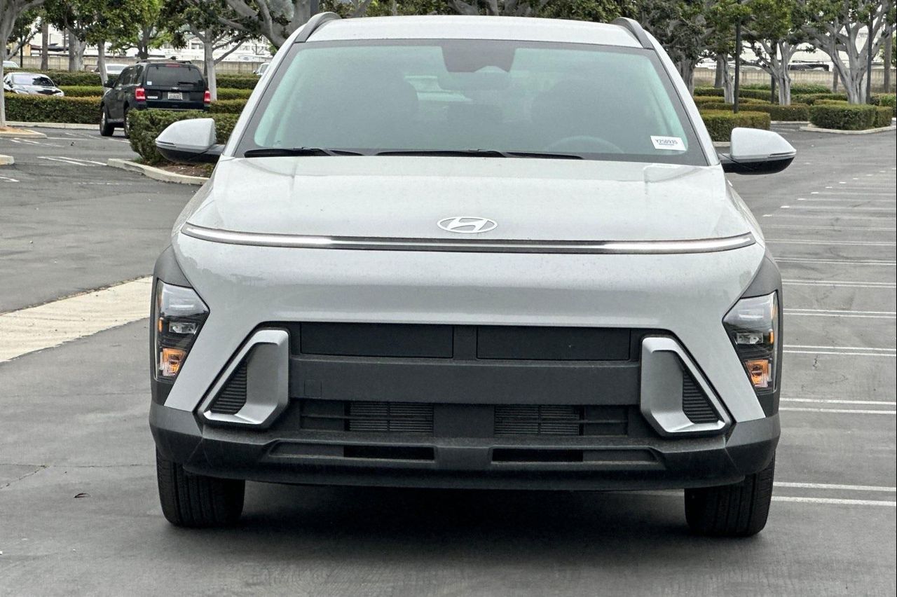 2025 Hyundai Kona SEL photo 9