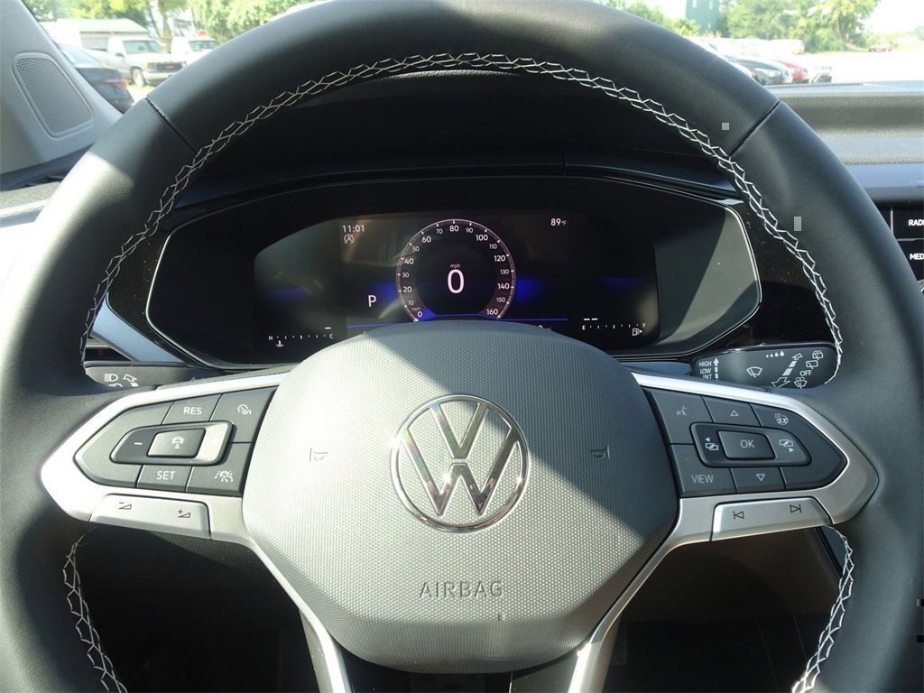2024 Volkswagen Taos SE photo 16