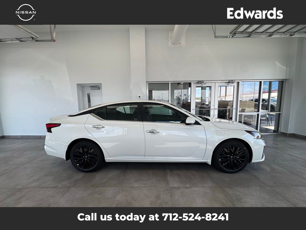 2025 Nissan Altima SV's photo