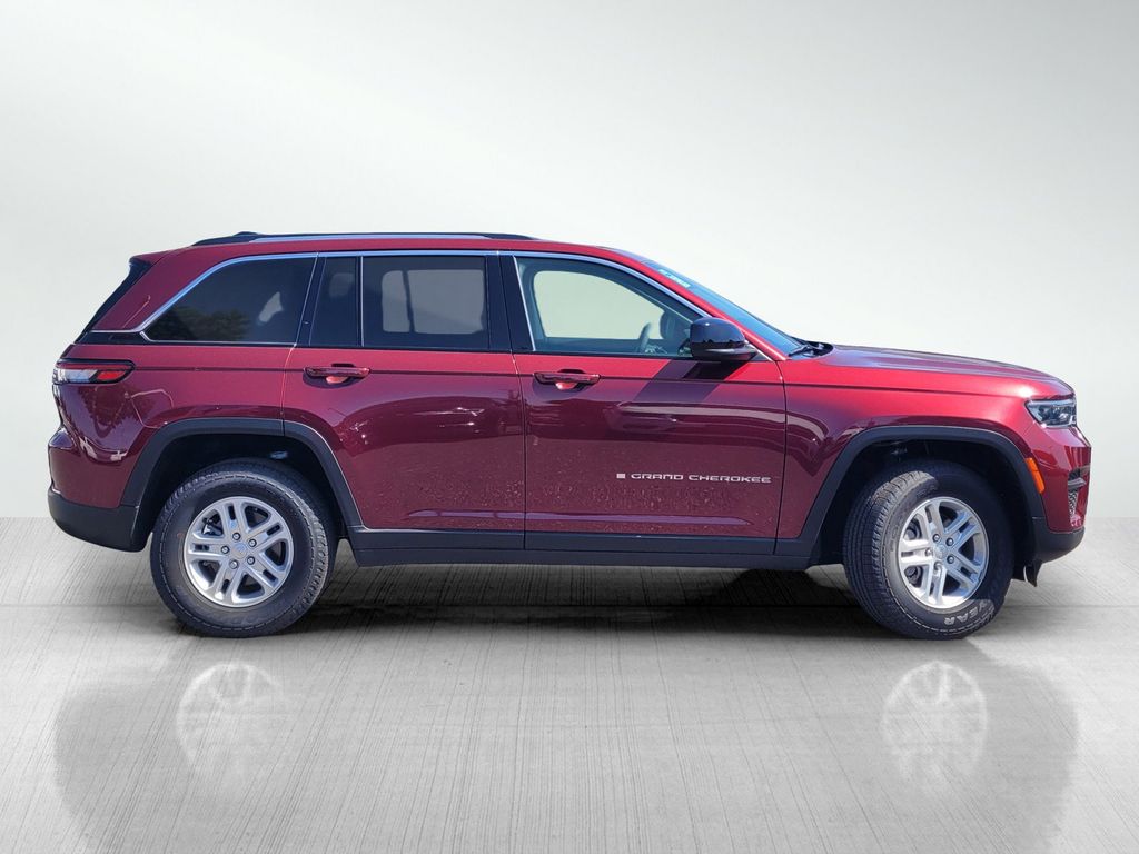 2024 Jeep Grand Cherokee Laredo photo 4