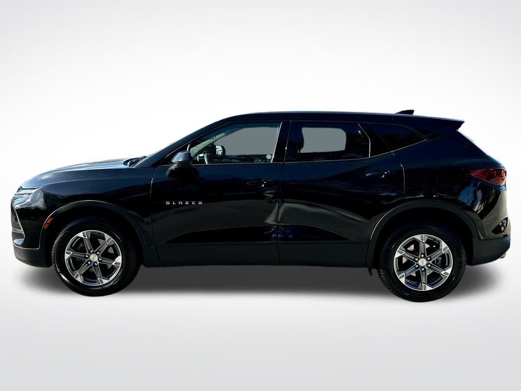 2023 Chevrolet Blazer 2LT photo 2