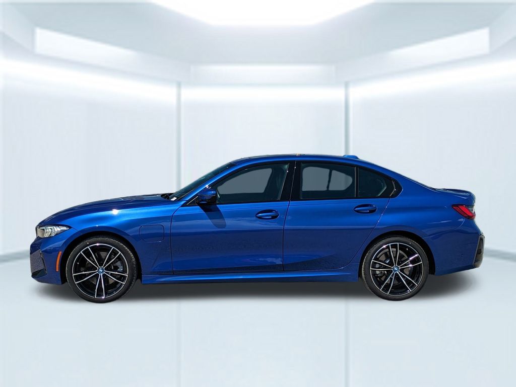 2024 Bmw 330e photo 2