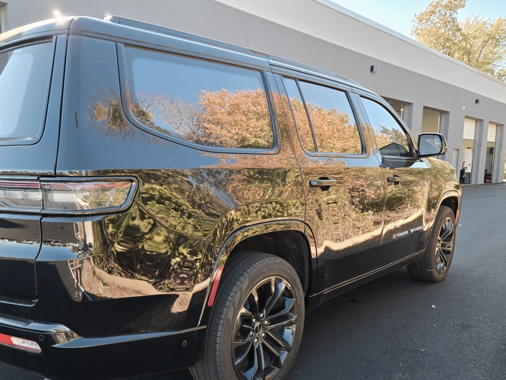 2024 Jeep Grand Wagoneer III photo 3