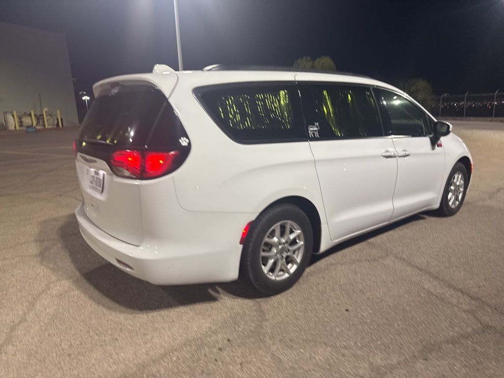 2020 Chrysler Voyager LXi photo 10