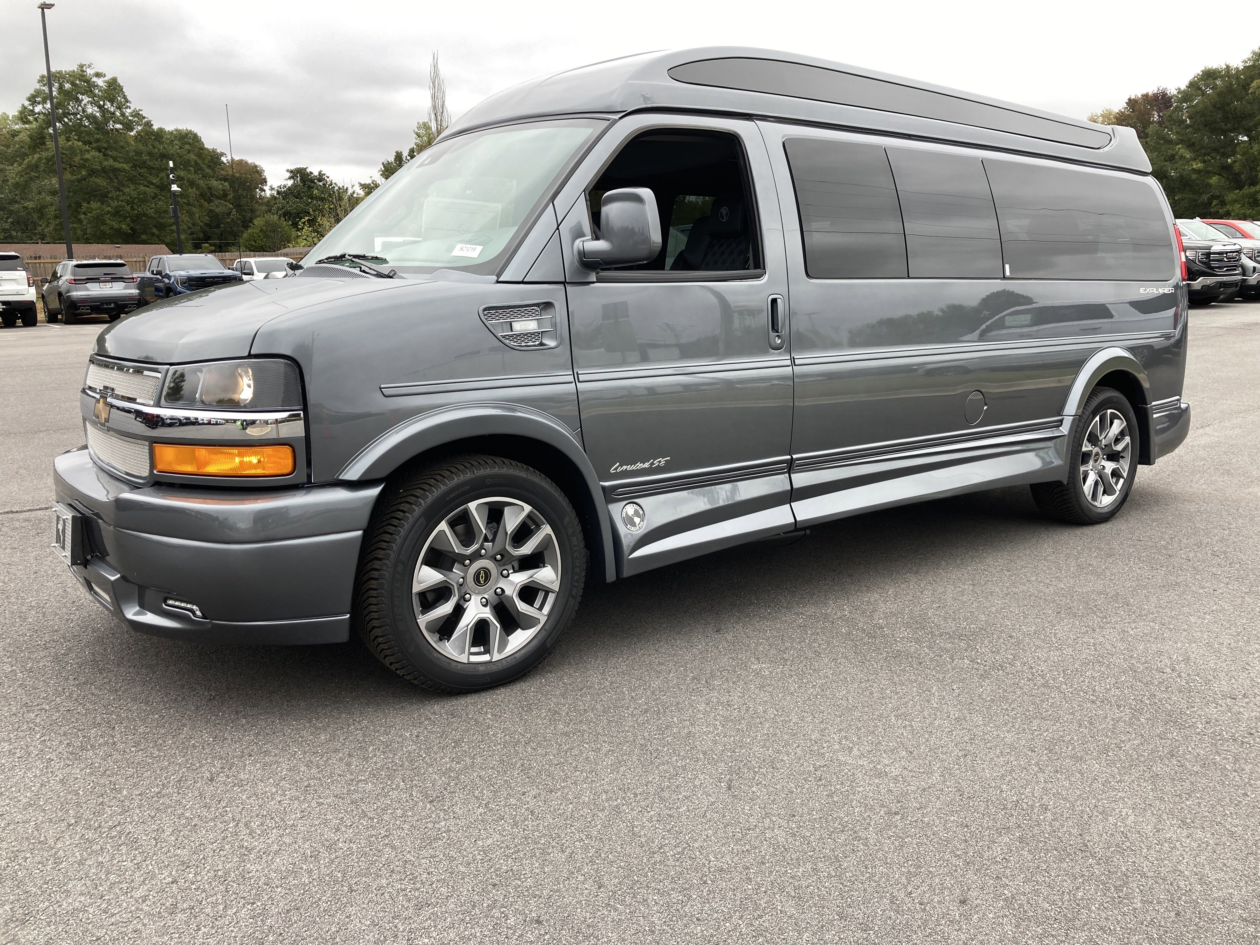 2025 Chevrolet Express Cargo Work Van's photo
