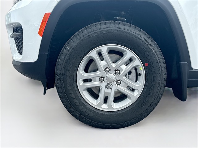 2025 Jeep Grand Cherokee Laredo photo 24