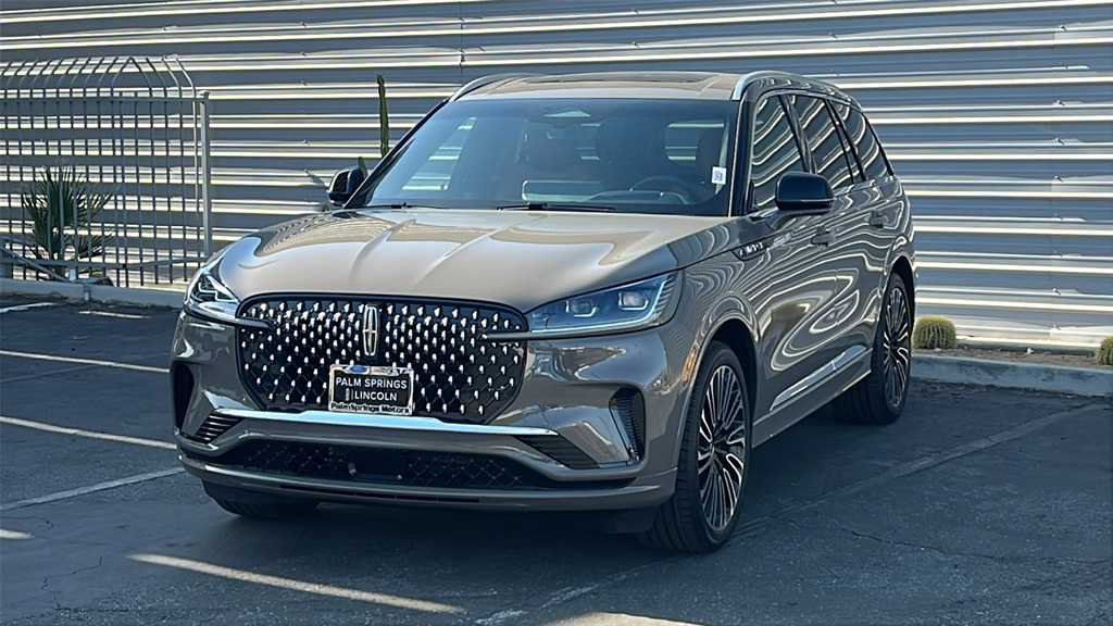 2025 Lincoln Aviator Black Label photo 3